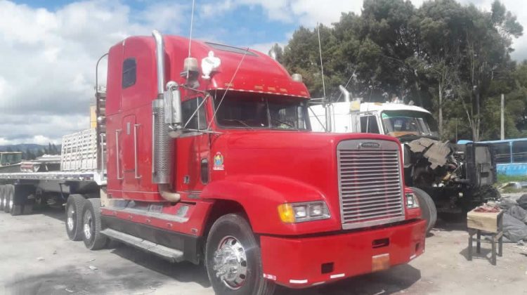 Cabezal marca Freightliner en Venta