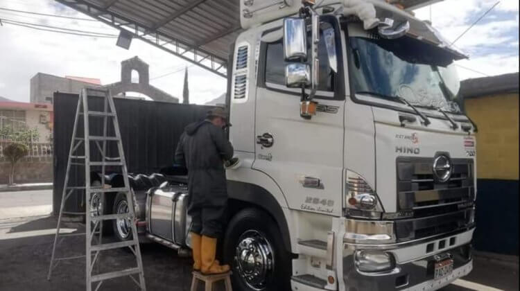 SE VENDE CABEZAL HINO 700