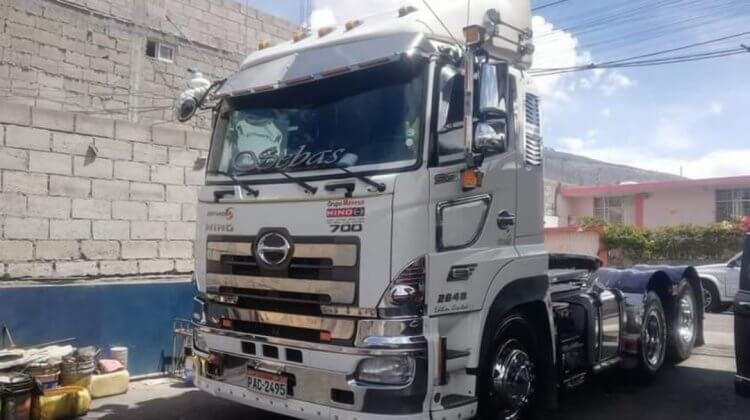SE VENDE CABEZAL HINO 700