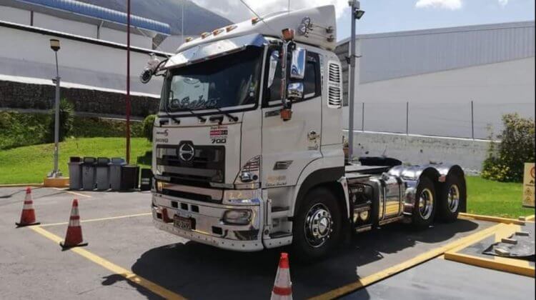 SE VENDE CABEZAL HINO 700