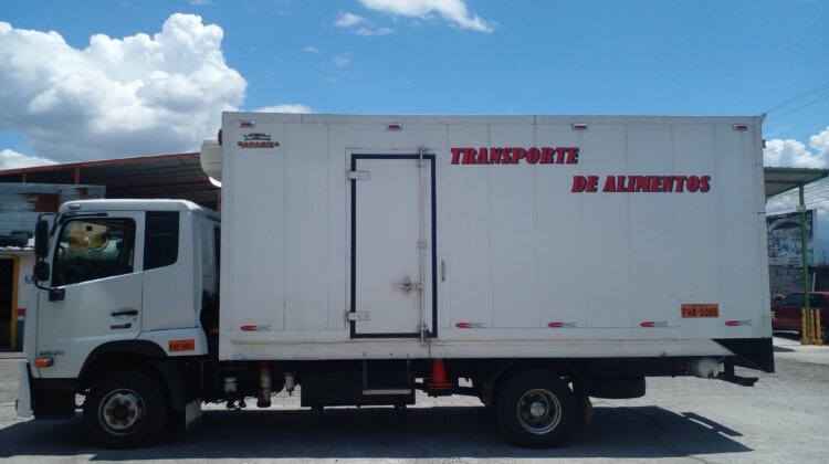 Vendo camion Nissan Ud flamante de 8 t