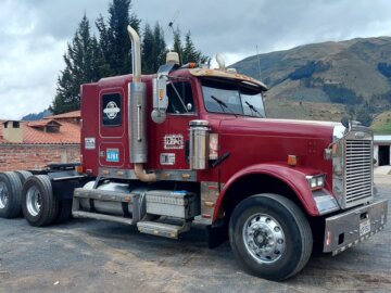 Vendo freightliner 2001