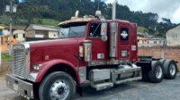 Vendo freightliner 2001