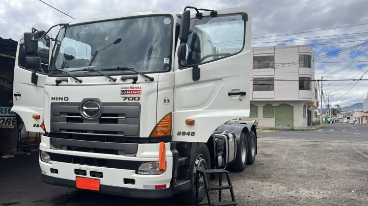 SE VENDE HINO 700 CON INTARDER FLAMANTE AÑO 2015 A TODA PRUEBA