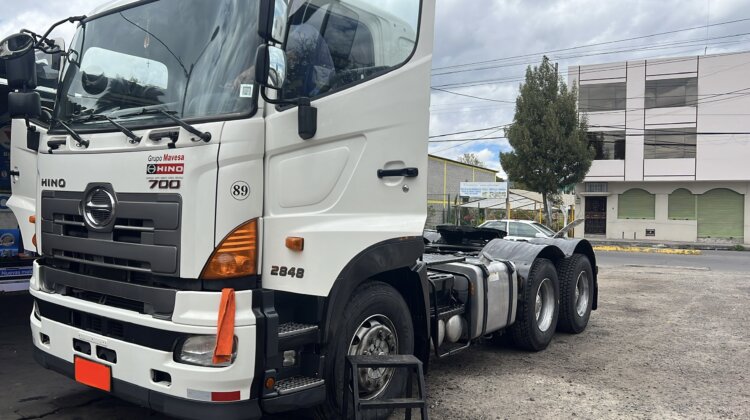 SE VENDE HINO 700 CON INTARDER FLAMANTE AÑO 2015 A TODA PRUEBA