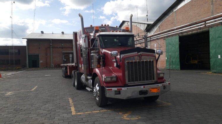 Vendo lindo Kenworth Aerocab