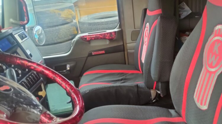 Vendo lindo Kenworth Aerocab