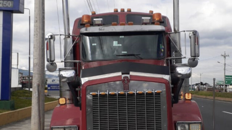 Vendo lindo Kenworth Aerocab