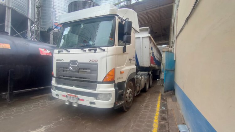 se vende camion hino 700
